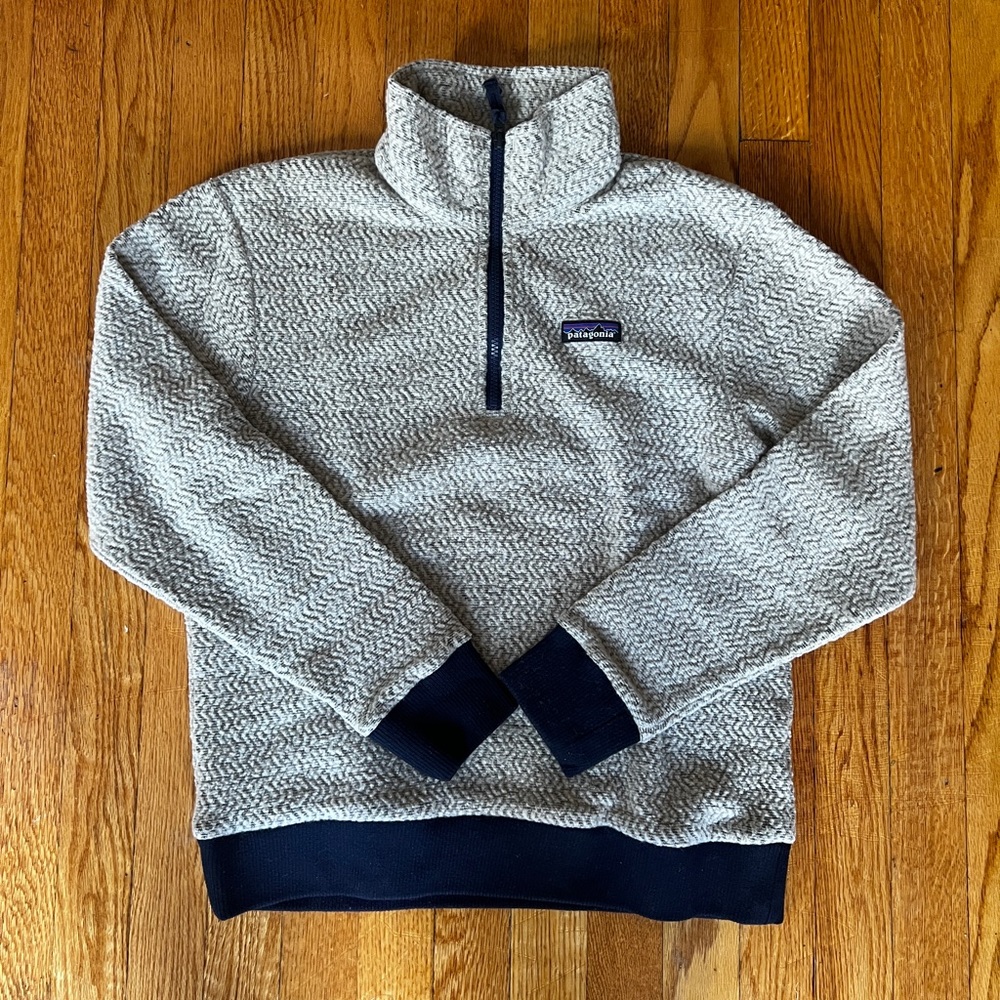 Patagonia size small 1/4 quarter zip tan and navy